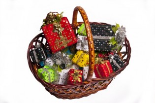 creative holiday teacher gifts, basket of gifts