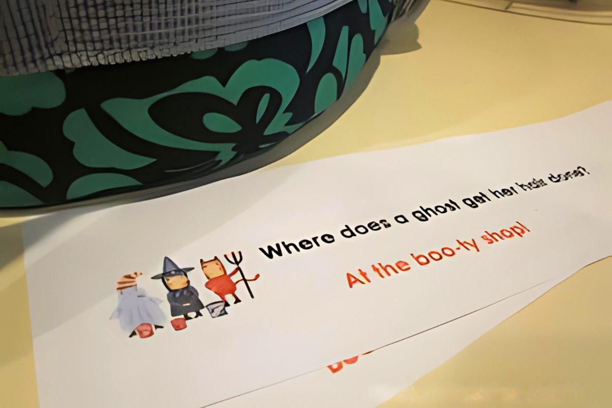 Halloween Lunchbox note with: WHere does a ghost get her hair done? The boo-ty shop!