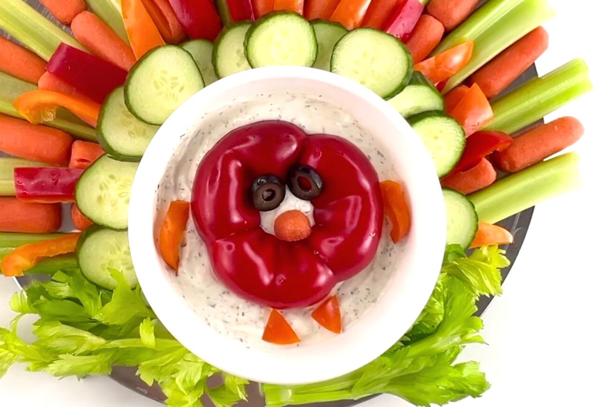 close-up of the turkey face made of bell peppers, carrots, and olives