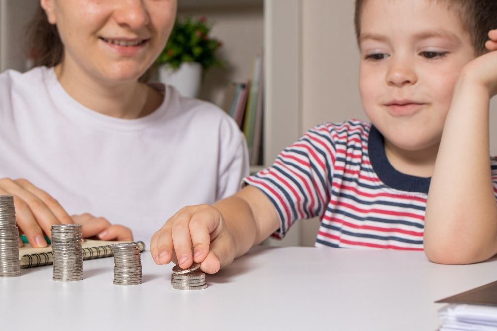 Mom teaching her kid how to count coins